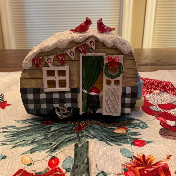 Lighted Snowy Christmas Camper With Cardinals & A Black Lab Resin Decor - Picture 3 of 16